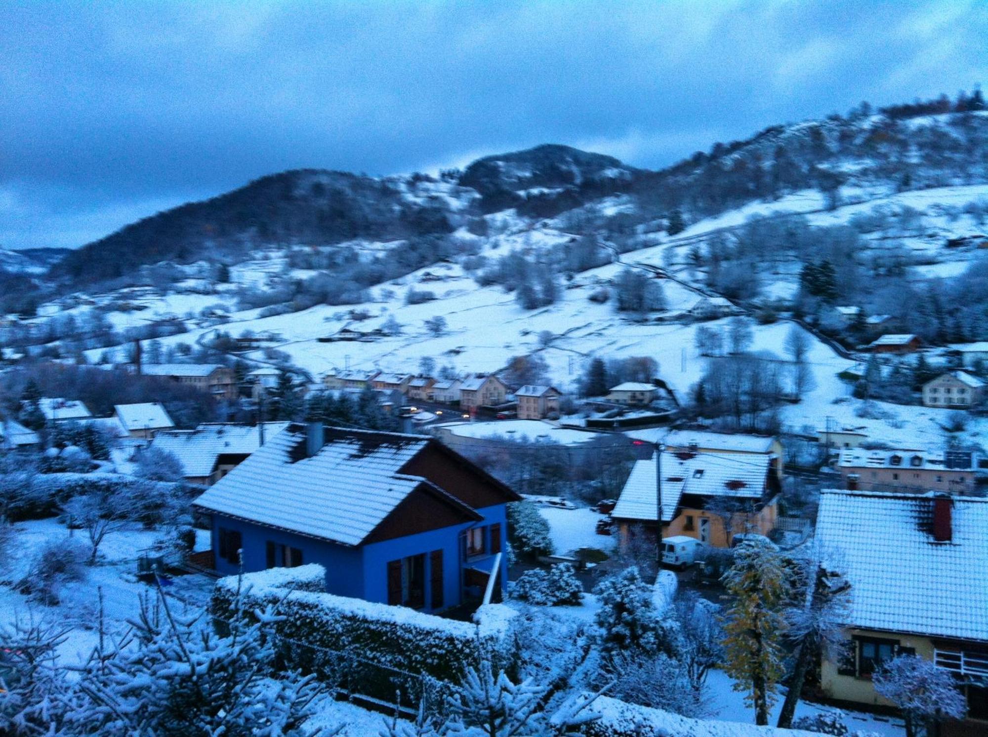 Appartement Cosy A Cornimont 30 M² Avec Terrasse Et Vue Montagne Exteriör bild